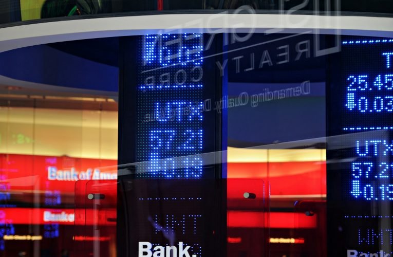 삼성-테슬라 계약 호재에 힘입어 코스피 상승…외국인 투자자도 ‘컴백’