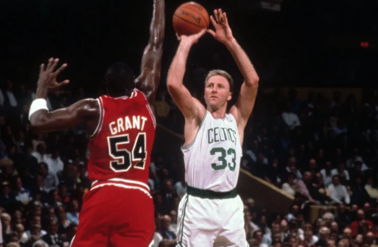 Havlicek이 포드를 훔쳤습니다: Larry Bird, Boston Ghosts, Celtics Grail Stories 및 Expensive Basketball