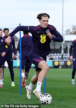 토마스 투헬은 스쿼드에서 두 명의 잉글랜드 선수를 제외하고 세르비아와 맞붙게 되었습니다. 이번 월드컵은 그에게 웸블리에서 인상적인 활약을 펼칠 수 있는 가장 큰 기회를 빼앗길 수 있습니다.