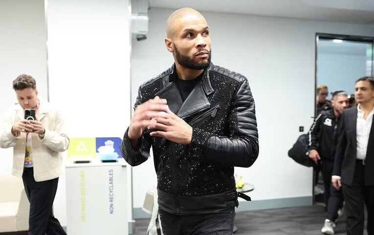 Chris Eubank Jr 대 Conor Benn Live: 혼란스러운 첫 경기 후 Benn이 복수를 위해 노력하는 동안 쓰라린 라이벌들이 원한의 재대결에서 맞붙습니다.