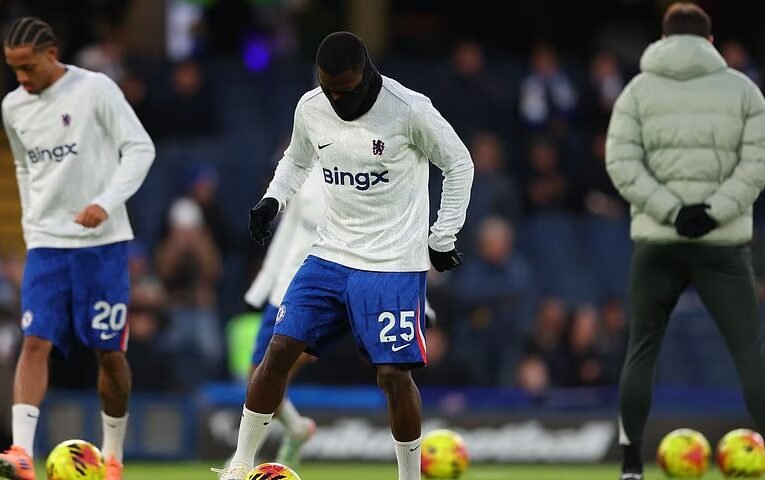 Chelsea 대 Arsenal – Premier League 라이브: 최신 점수, 팀 뉴스 및 업데이트 리그의 상위 두 팀이 런던 더비에서 격돌합니다.