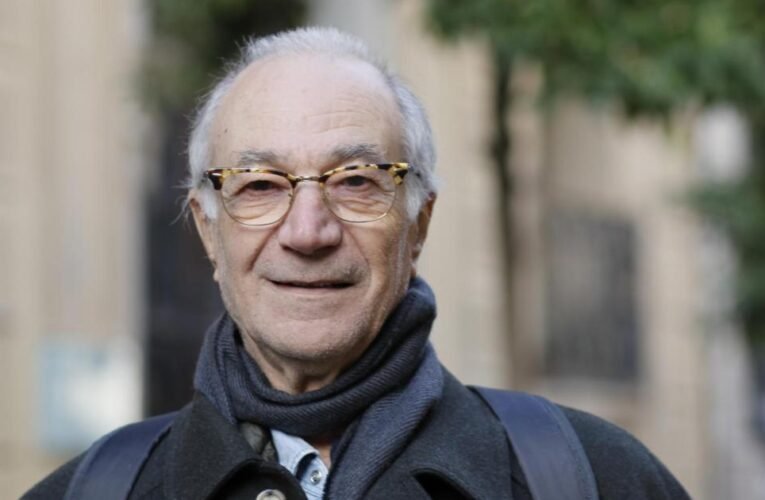 “스페인에서는 일주일에 한 권의 책도 읽지 않지만, 일주일에 천 권의 책이 출판됩니다.”