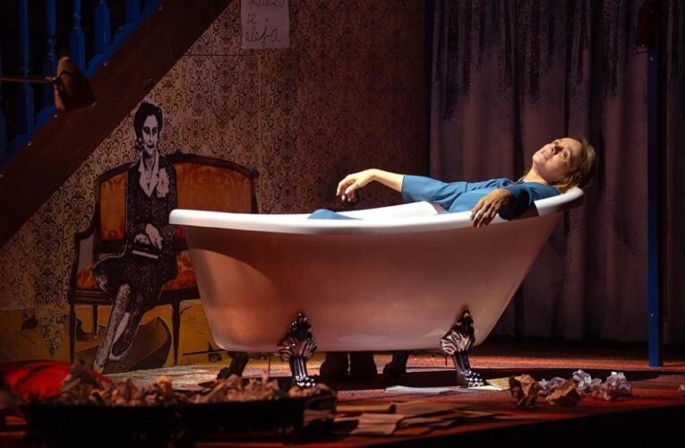 “우리 배우들은 늘 벼랑 끝에 살고 있으니 장담할 수는 없다”