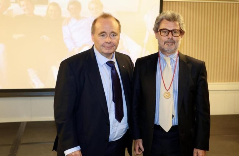 제23회 경제학자의 날, Grupo Roxas의 지도자에게 수여