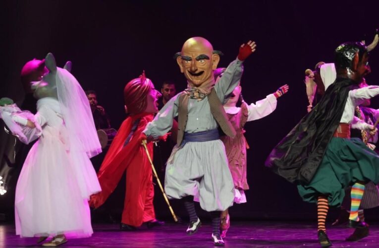 Escola de Música i Danses de Mallorca 50주년: 파티를 계속하세요!