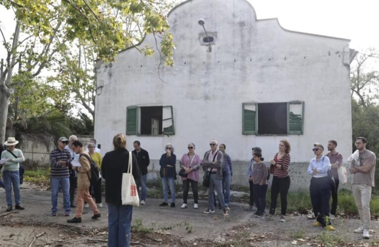 손 부스케츠가 오픈 하우스에서 자신의 모습을 드러냈습니다.