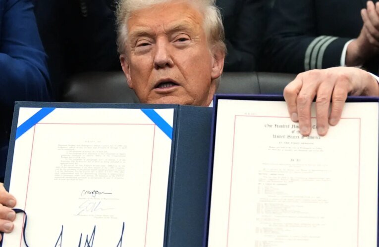 트럼프, 미국 역사상 가장 긴 정부 폐쇄를 끝내는 법안에 서명