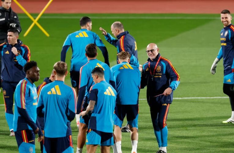 De la Fuente는 Pedri, Nico Williams 및 Lamin Yamal의 각색을 찾습니다.