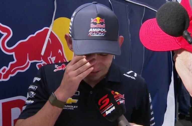 Supercars Grand Final이 뜨거워지면서 상심한 브록 피니(Brock Feeney)가 사라졌습니다.