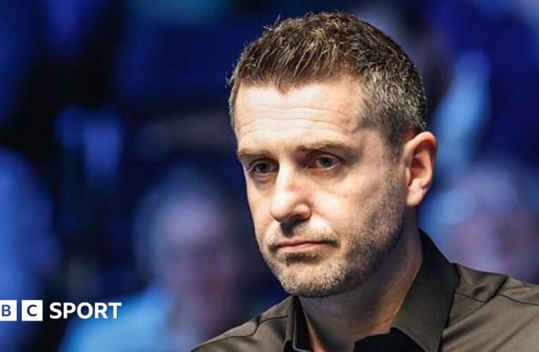 Champions of Champions: Mark Selby가 결정자에서 Mark Williams를 꺾고 준결승에 진출했습니다.