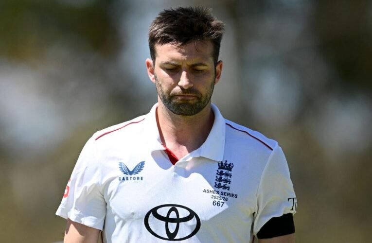 잉글랜드 스타 마크 우드(Mark Wood)는 첫 번째 재 테스트(Ashes Test)로부터 일주일 후에 햄스트링 스캔을 위해 파견되었습니다.