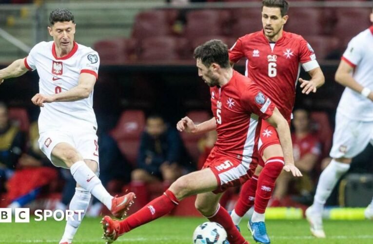 몰타의 제임스 캐러거, 폴란드의 로베르트 레반도프스키와 대결