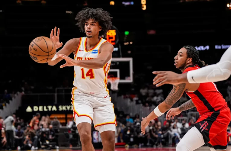 호크스의 아사 뉴웰(Asa Newell)은 두 번째 G 리그 배정에서 14득점을 기록했습니다.