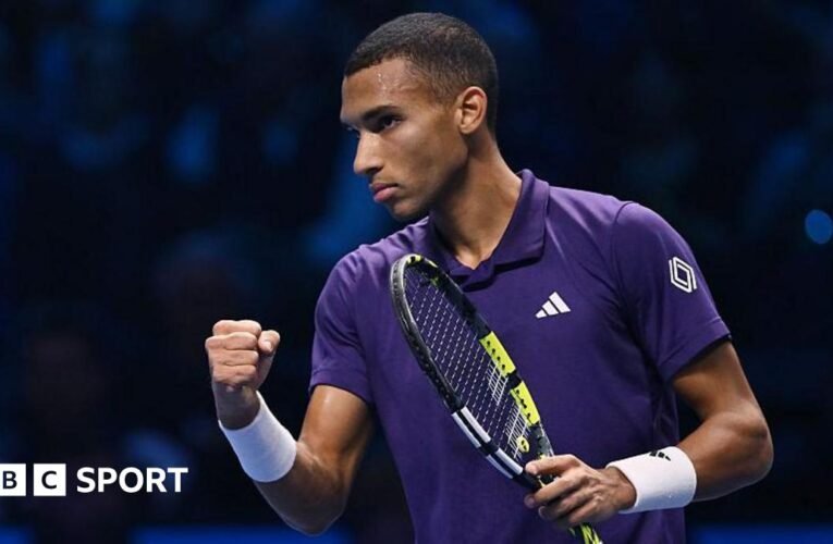 ATP 결승: Auger-Aliassim Alcaraz가 Zverev를 이기고 준결승 진출, Sinner는 100% 기록 유지