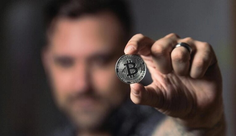 비트코인 가격 오늘, 2025년 11월 12일: BTC 가격은 약간의 변동을 보이며 USD 1,03,000 이상으로 거래됩니다.