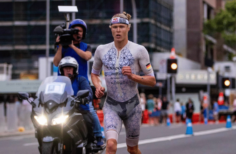 T100 두바이에서 최고의 트라이애슬론 선수들이 랩 카운트를 잘못하여 충격적인 결과를 낳은 혼돈이 지배하고 있습니다.