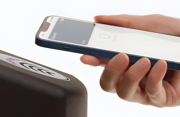 Apple Wallet을 사용하면 여권을 디지털 ID로 휴대할 수 있습니다.