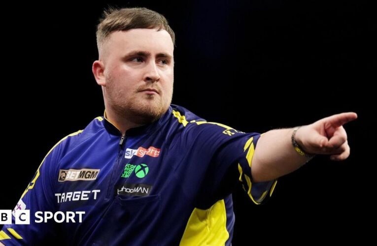 Luke Littler는 Michael van Gerwen이 퇴장하면서 지난 8일 Grand Slam of Darts에 진입했습니다.