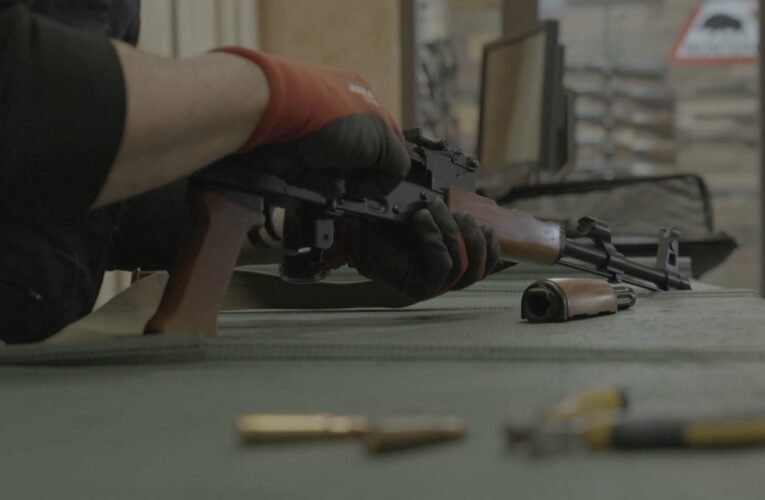 스페인의 마약 밀매는 군사화되었으며 지원군을 요구하는 보안군에 의해 압도당했습니다.