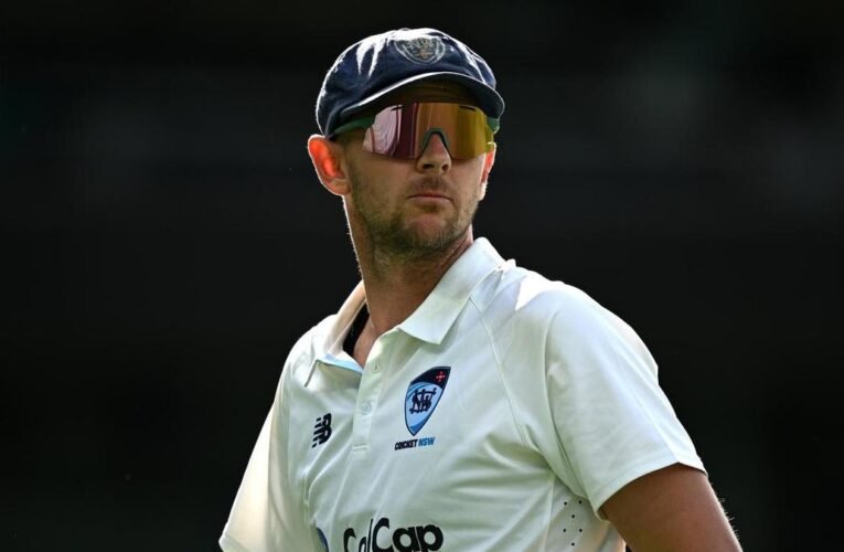 호주는 Josh Hazlewood가 잉글랜드와의 첫 번째 Ashes Test에서 탈락하면서 부상을 입었습니다.