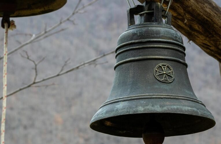 많은 이웃들이 밤에 조용히 해달라고 요청합니다.