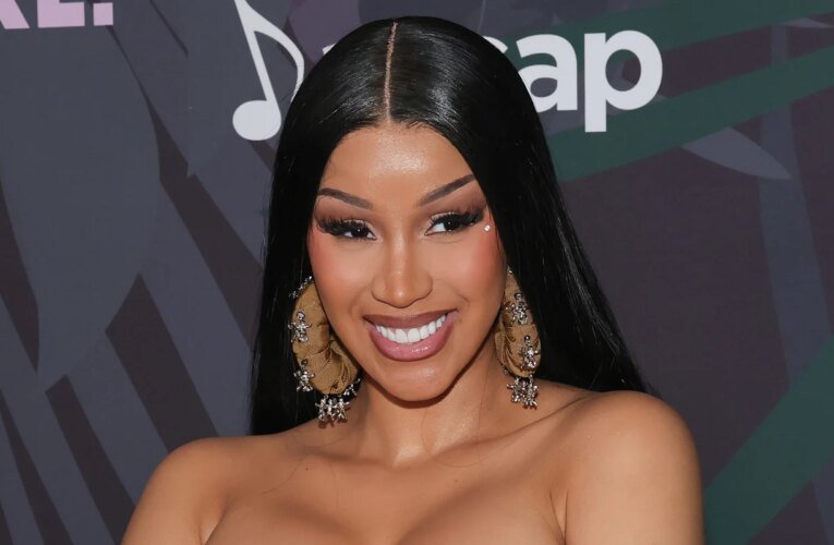 Cardi B, Stefon Diggs와 함께 아기를 환영한 후 처음으로 공개 출연 | 카디 비(Cardi B), 뉴시스 | 유명인 뉴스 및 가십 | 엔터테인먼트, 사진 및 비디오