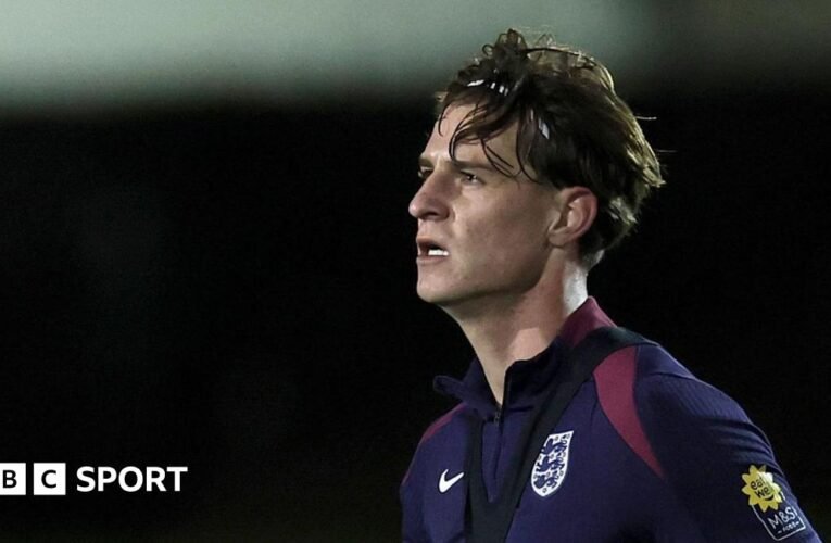 잉글랜드 vs 세르비아: 알렉스 스콧, 월드컵 예선 명단 제외