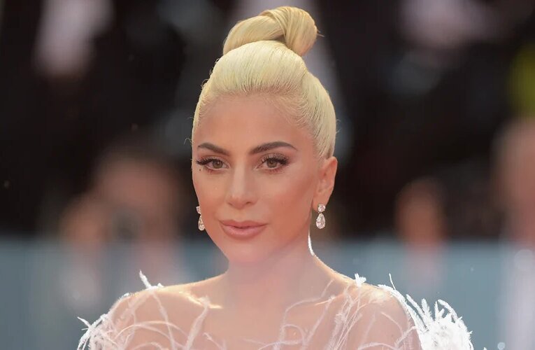 레이디 가가는 ‘스타 이즈 본’ 도중 리튬을 마시고 ‘조앤 월드 투어’ 도중 ‘정신병’을 겪었다 | 레이디 가가, 마이클 폴란스키 | 유명인 뉴스 및 가십 | 엔터테인먼트, 사진 및 비디오