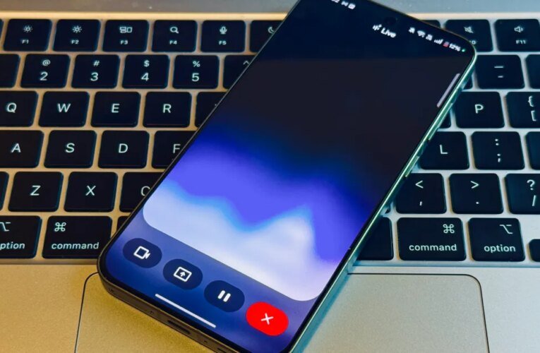 Gemini Live의 새로운 음성 트릭으로 AI 채팅이 더욱 인간적으로 들립니다.