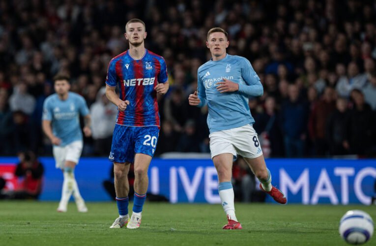 맨유의 1월 미드필더는 리버풀, 맨시티, 첼시가 치열한 경쟁을 벌이는 가운데 불확실한 계획을 갖고 있다.