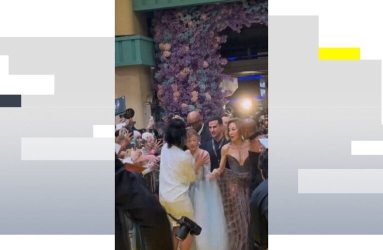 ‘더 위키드: 포 굿’ 시사회에서 아리아나 그란데를 공격한 ‘세계에서 가장 미움 받는 트롤’ 존슨 웬은 누구인가?