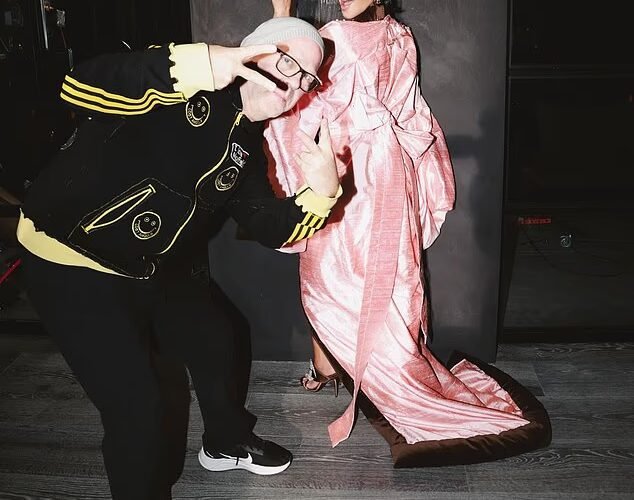 킴 카다시안, 문화적 무감각으로 반발 6년 만에 TV 배역 위해 기모노 입는다