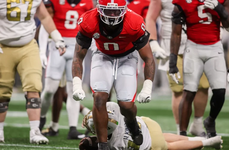 대학 미식축구 NCAA에서 떠오르는 팀 중 조지아가 1-136위로 다시 순위를 매겼습니다.