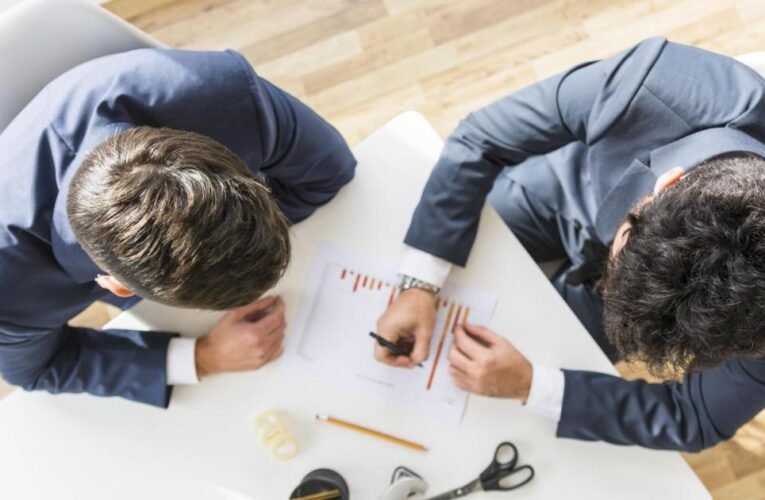 제64조에 따라 회사는 직장협의회에 실제 회계를 제출해야 합니다.