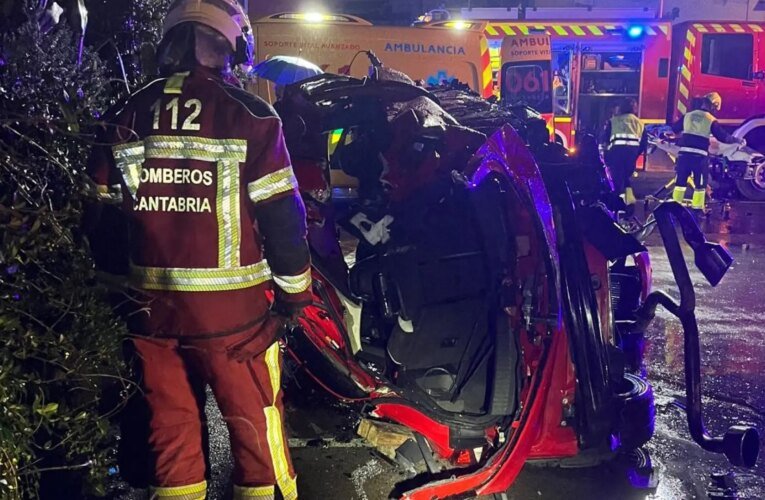 초기 조사에서는 Cabezon de la Salle에서 세 명의 청소년이 연루된 치명적인 사고의 원인이 과도한 과속임을 지적합니다.