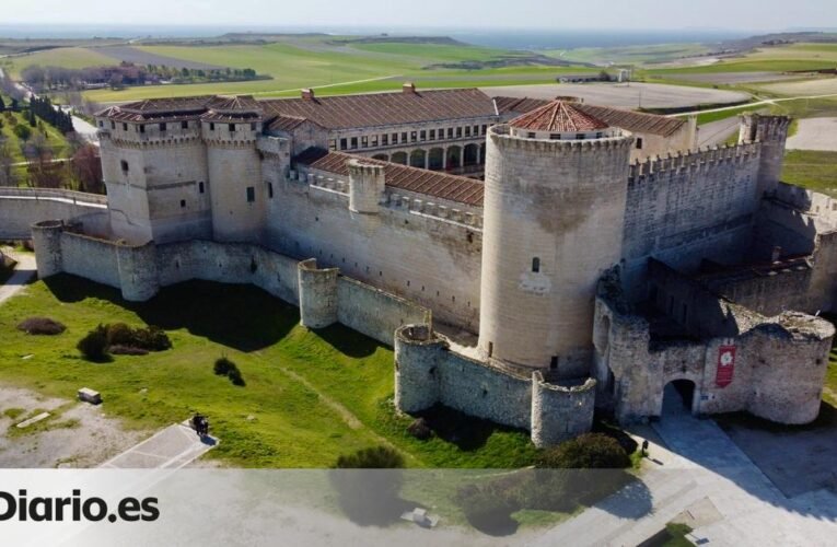 세고비아 마을은 세 가지 다른 문화의 본고장이자 중세 성을 보존하고 있습니다.