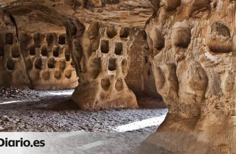 이 리오하 계곡의 주민들은 놀라운 동굴의 근원인 산 아래로 피신했습니다.