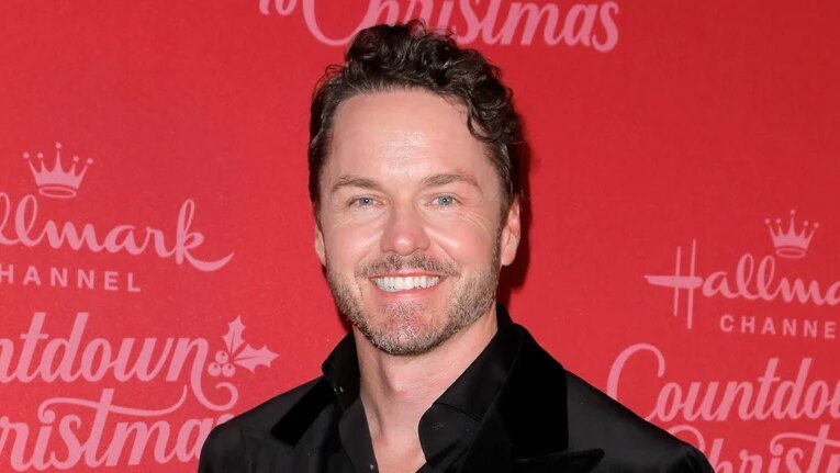 폴 캠벨은 미혼인가요, 기혼인가요? 개성 넘치는 배우의 아내를 만나고 희귀한 가족사진 보기 | 데이트 역사, 홀마크 채널, 폴 캠벨 | 유명인 뉴스 및 가십 | 엔터테인먼트, 사진 및 비디오