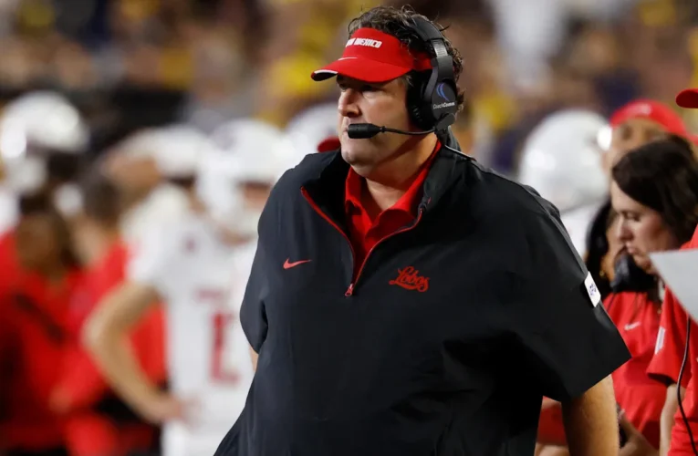 전 위스콘신 선수였던 뉴멕시코의 제이슨 에크가 계약 연장을 받게 됩니다