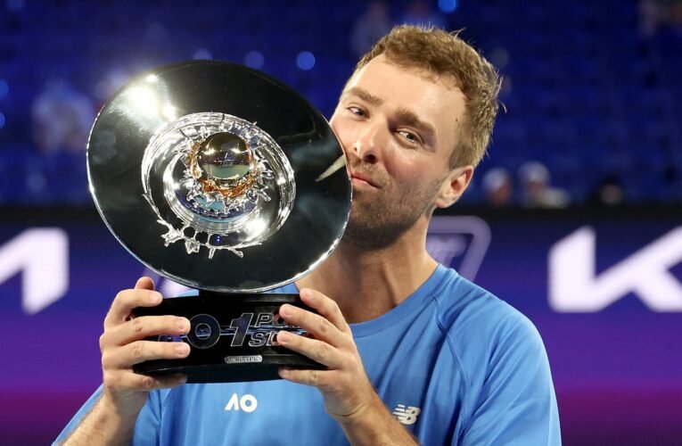 호주 아마추어, 스릴 넘치는 1점 슬램에서 Janic Sinner를 꺾고 상금 100만 달러 획득